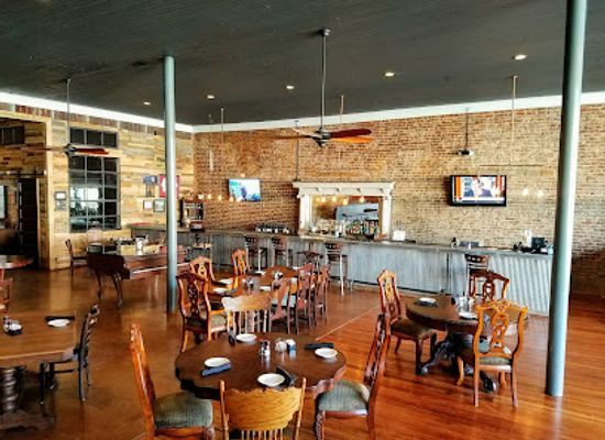 alabama/cheaha-mountain/restaurant/hubbard-s-off-main