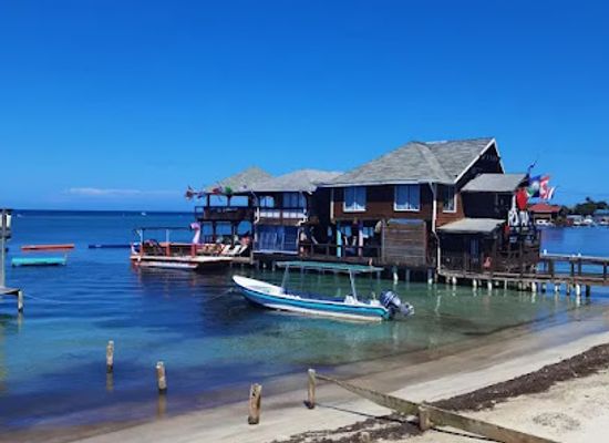 honduras/bay-islands/restaurant/happy-harry-s-hideaway