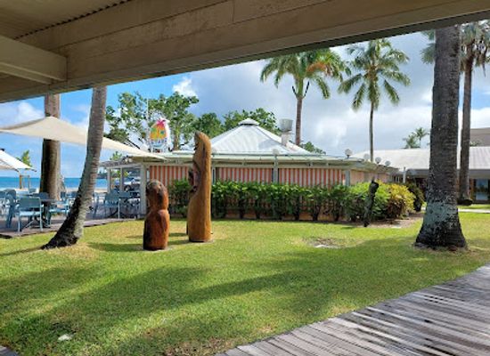 new-caledonia/yate/restaurant/along-beach