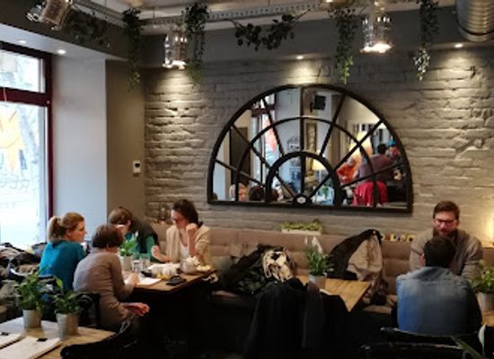 hungary/budapest/gellert-hill/restaurant/bartok-reggel-delben-este