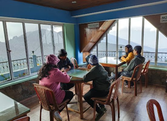 india/darjeeling/tiger-hill/restaurant/misty-mountain-restaurant