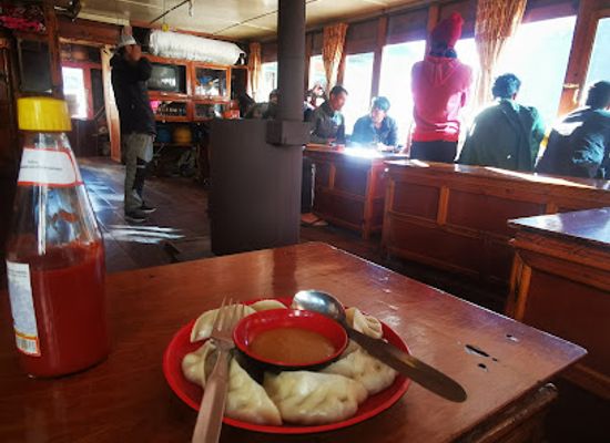 nepal/namche-bazaar/restaurant/kirant-momo-chowmin-restaurant