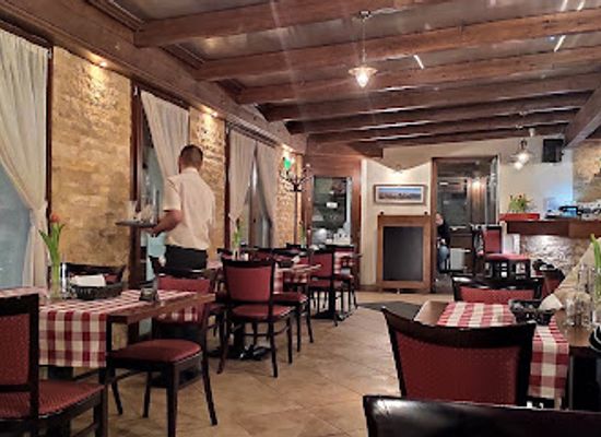 hungary/kecskemet/restaurant/rozmaring-etterem
