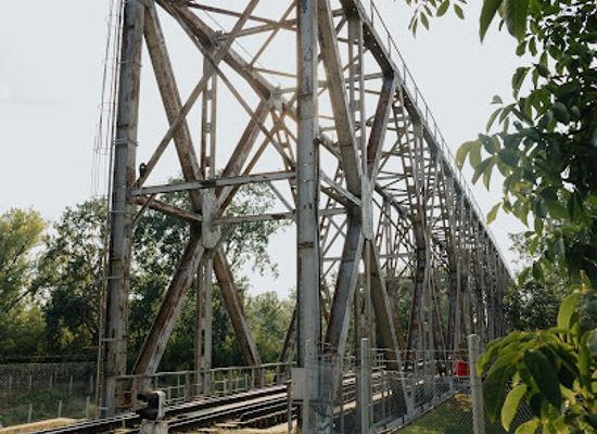 moldova/ungheni-county/restaurant/eiffel-bridge