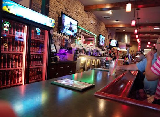 wisconsin/sheboygan/restaurant/sly-s-midtown-salooon-and-grill