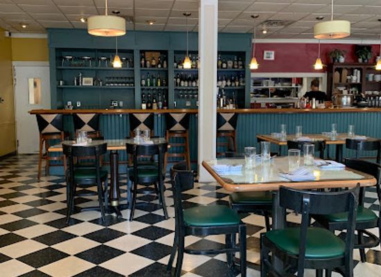 rhode-island/bristol-county/restaurant/le-central