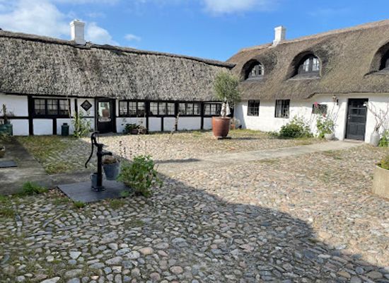 denmark/laso/attraction/hotel-strandgaarden-badehotel