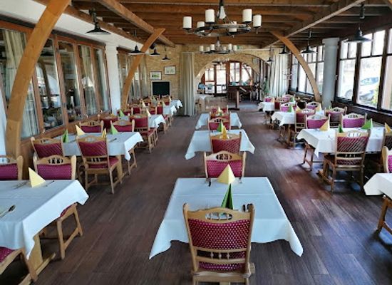 hungary/transdanubia/restaurant/piroska-csarda-es-panzio
