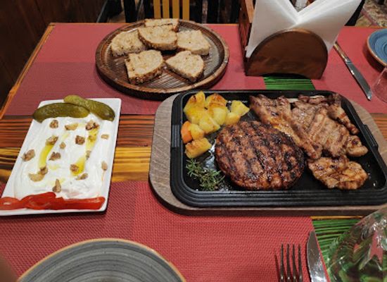 albania/northern-albania/restaurant/smoke-house-bar-grill