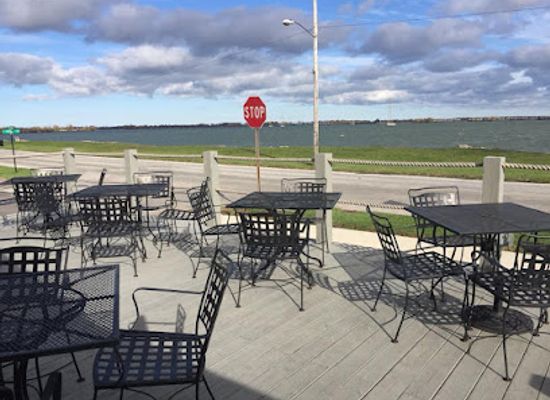 ohio/lake-erie-islands/restaurant/rayz-on-the-bay