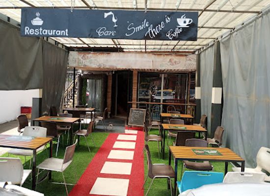cameroon/tiko-beach/restaurant/sparkland-restaurant