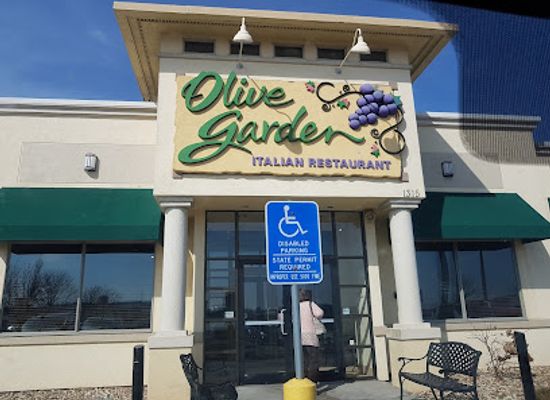 iowa/waterloo/restaurant/olive-garden-italian-restaurant