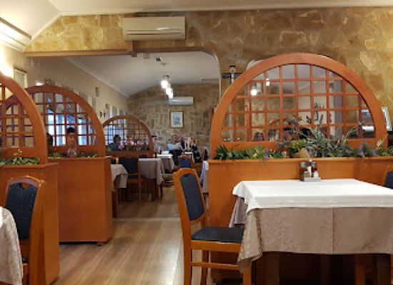 croatia/split/marjan/restaurant/lucica