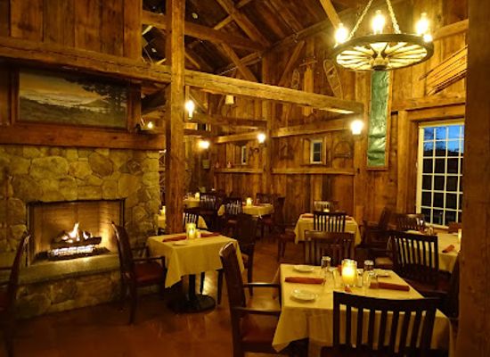 new-hampshire/lake-winnipesaukee/restaurant/the-woodshed-restaurant