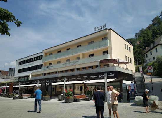 liechtenstein/furstensteig/restaurant/cafe-restaurant-engel-asian-local