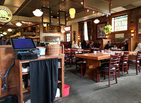 oregon/clackamas-county/restaurant/mcmenamins-power-station-theater-pub