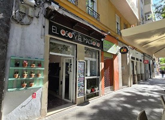 spain/madrid/retiro/restaurant/the-bear-and-the-madrono