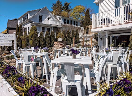 maine/ogunquit/restaurant/coastal-alchemist-corks-cocktails
