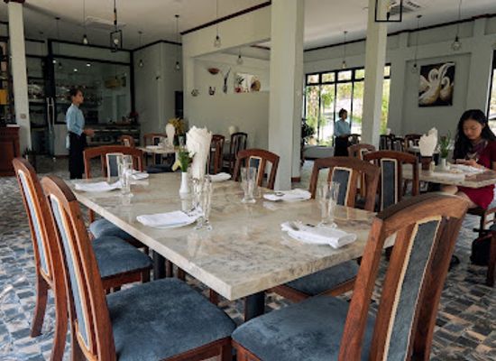 laos/vientiane/sisattanak/restaurant/swan-restaurant