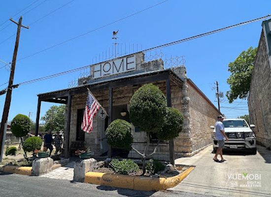 texas/enchanted-rock-state-natural-area/restaurant/martini-s-seafood-house