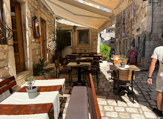croatia/hvar/restaurant/junior