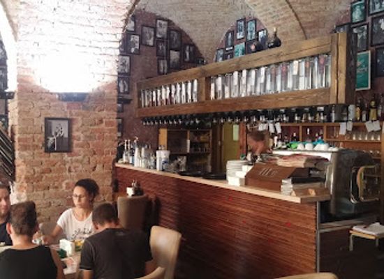 hungary/matra-mountains/restaurant/papa-razzi-s-ristorante-pizzeria