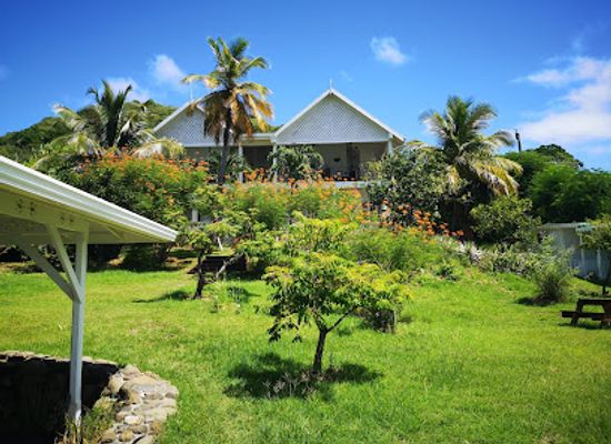 grenada/guava/restaurant/green-roof-inn