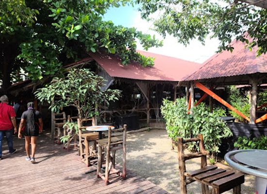 jamaica/kingston/restaurant/kingston-jerk