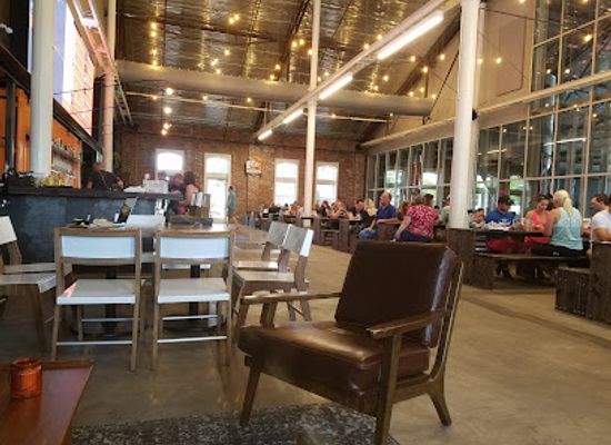 iowa/west-des-moines/restaurant/the-hall-dsm