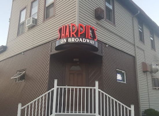 wisconsin/sheboygan/restaurant/sharpie-s-on-broadway