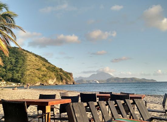 saint-kitts-and-nevis/saint-james-windward-parish/restaurant/boozies-on-the-beach
