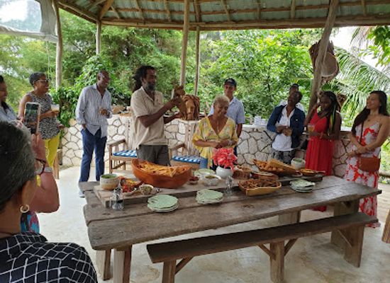 jamaica/st-thomas-lowlands/restaurant/stush-in-the-bush