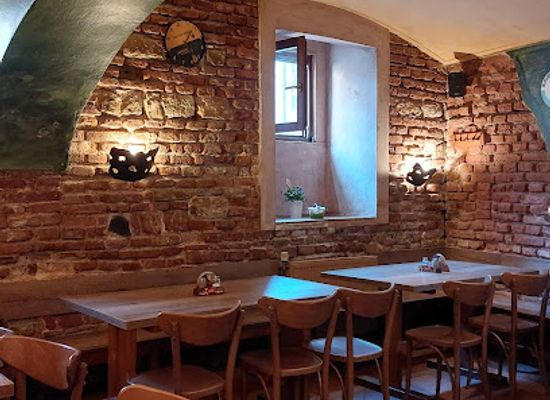 czechia/prague/mala-strana/restaurant/tlusta-mys