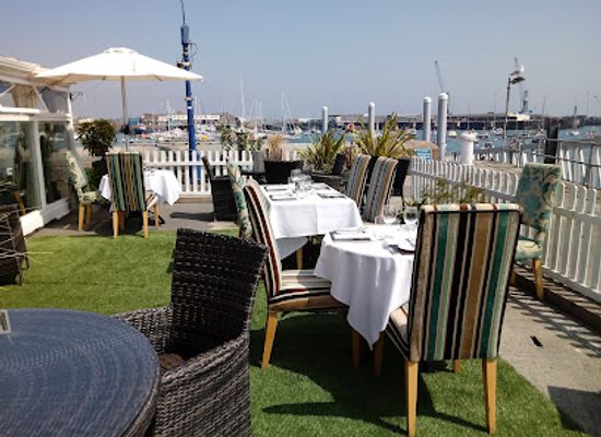 guernsey/forest/restaurant/pier-17-restaurant