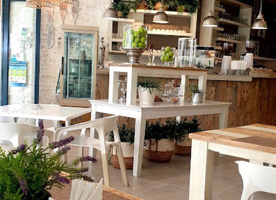 zambia/kasanka-bat-forest/restaurant/mint-lounge