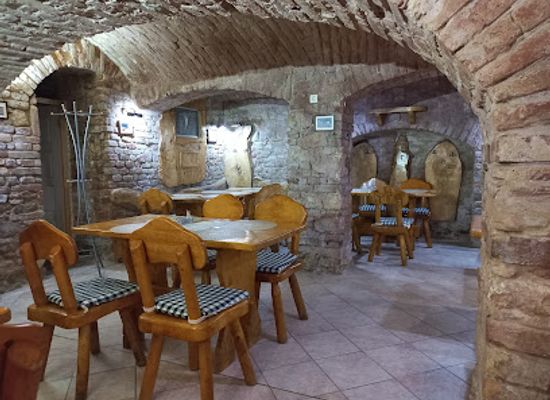 hungary/pecs/restaurant/bacchus-pince-etterem