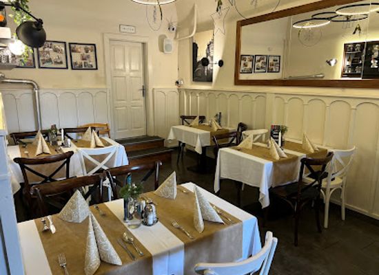 hungary/eger/restaurant/forst-haz-etterem-es-kavezo