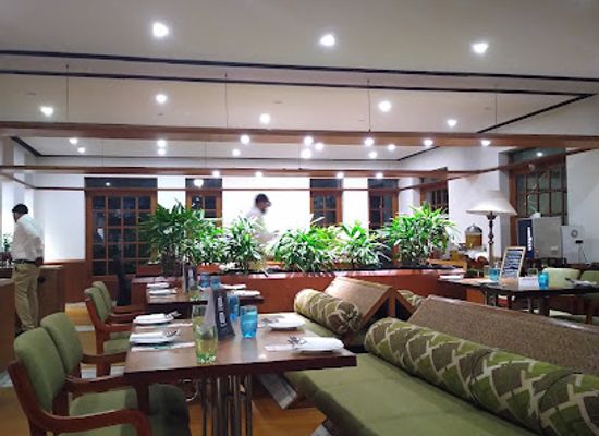 india/kerala/restaurant/tharavadu-multi-cuisine-restaurant