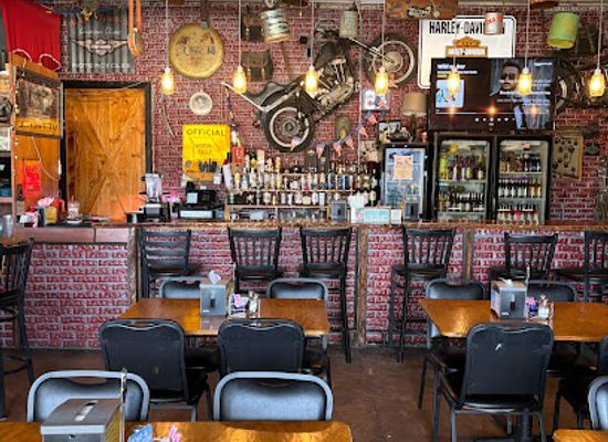 missouri/central-missouri/restaurant/papa-d-s-man-cave
