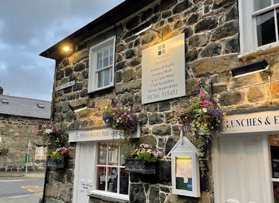 united-kingdom/snowdonia-national-park/restaurant/y-sgwar