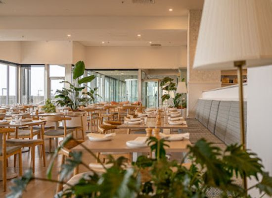 australia/adelaide/glenelg/restaurant/coast