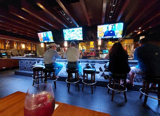 missouri/northeast-missouri/restaurant/houlihan-s
