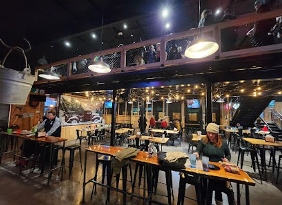 tennessee/pigeon-forge/restaurant/country-roads-axe-co-featuring-west-by-god-coalfired-pizza