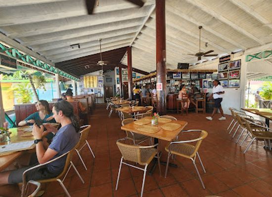 saint-lucia/dauphin/restaurant/spinnakers-beach-bar-and-carvery