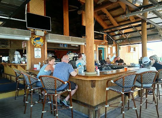 ohio/kelleys-island/restaurant/dock-s-beach-house-restaurant