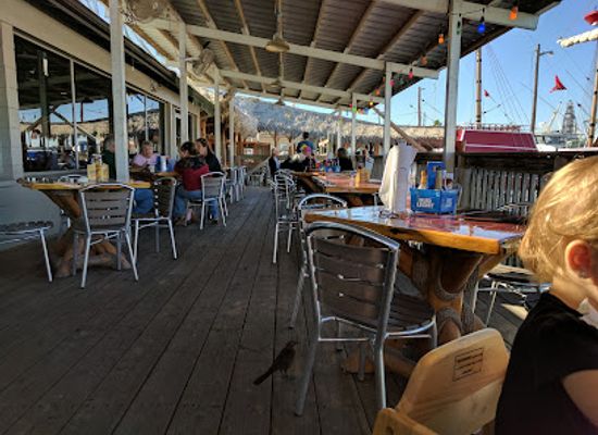 texas/port-aransas/restaurant/fins-grill-icehouse