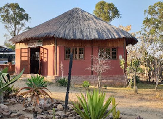 madagascar/ihorombe/restaurant/momo-trek