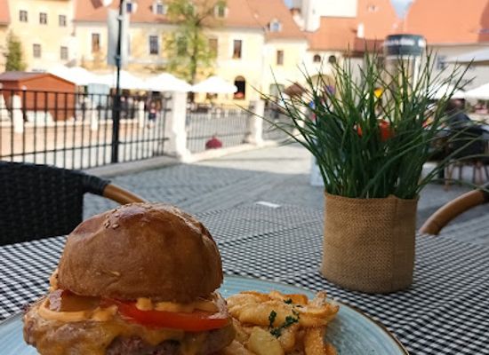 romania/sibiu/restaurant/urban-food