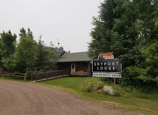 minnesota/superior-national-forest/restaurant/skyport-lodge-raven-rock-grill