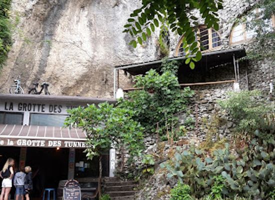 france/ardèche-gorges/restaurant/restaurant-la-grotte-des-tunnels